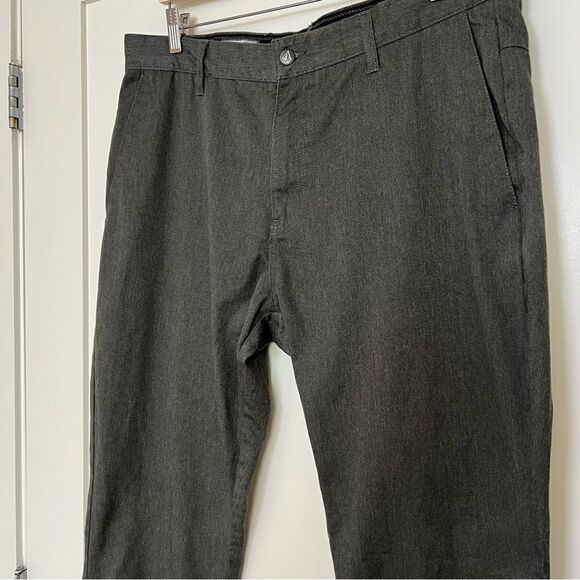 Volcom Pants Mens Size 36 Dark Gray Chino Straight Leg Flat Front Casual - Picture 4 of 16